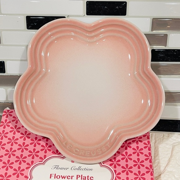 Le Creuset | Dining | Le Creuset Flower Plate | Poshmark